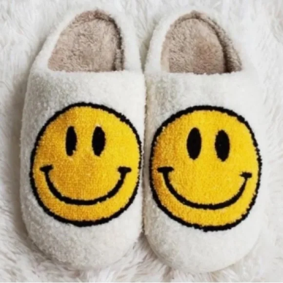 Smiley Happy Face Slippers New Size 7-8 medium, $12.00 - Picture 1 of 1